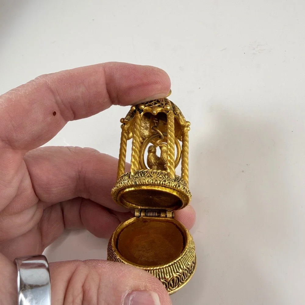 Vtg Corday Toujours Moi Love Birds Birdcage Solid Creme Perfume Compact Pendant
